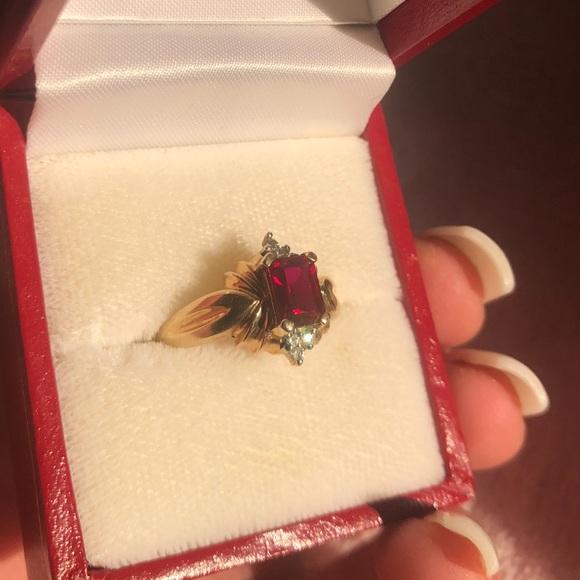 ‼️ SOLD ‼️10K SOLID Gold, GENUINE Diamond Ring - Picture 4 of 4